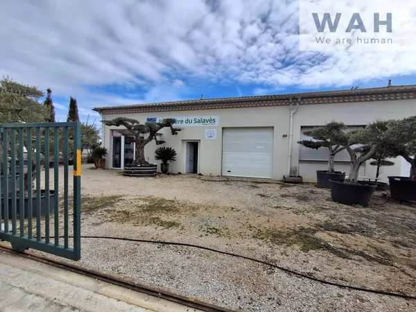 Local commercial - 240m2 - Sauve