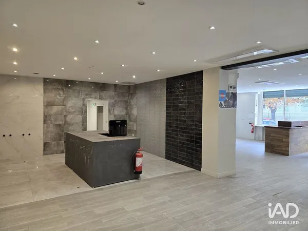 Vente / Local Commercial - 557 m²