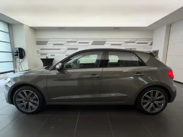 Audi A1 sportback 25 tfsi 95ch design s tronic 7 — photo 10