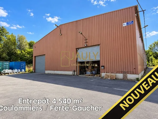 Entrepot rénové 4 540 m² Coulommiers / Ferté-Gaucher