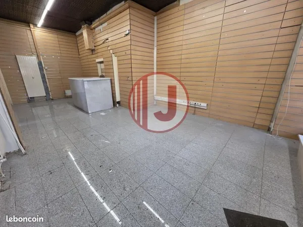 Local commercial 230 m²
