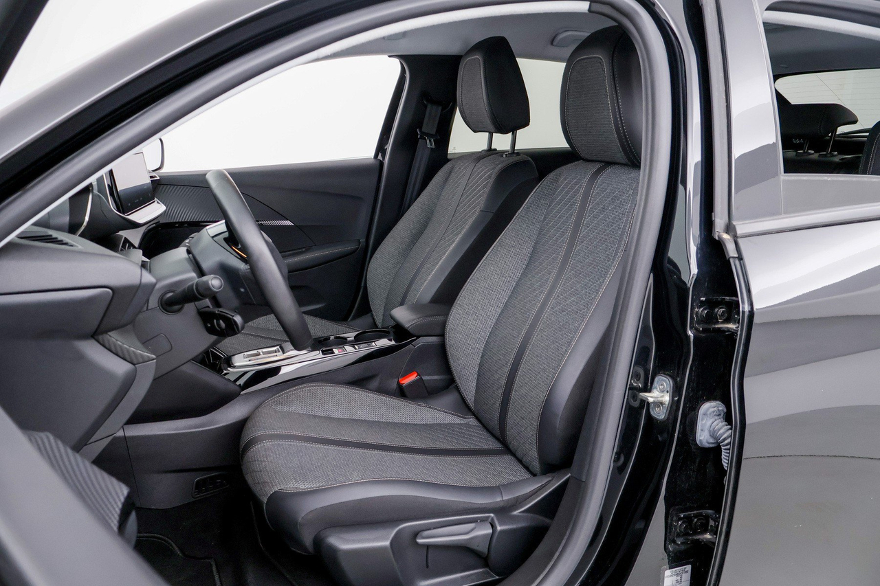Peugeot 208 — photo 12