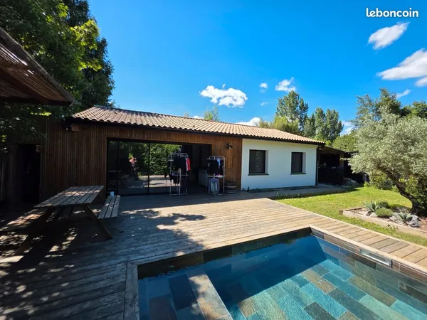 Hyper-centre - maison de plain-pied - 100 m² - 3 chambres - piscine - sans vis-à-vis