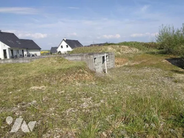 Terrain 140 m²