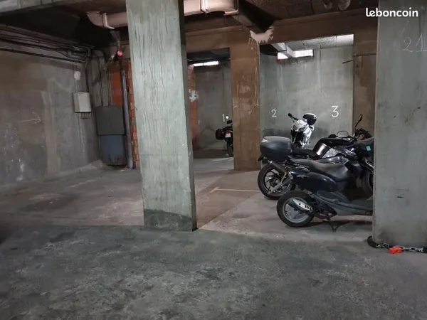 Parking/box NIMES