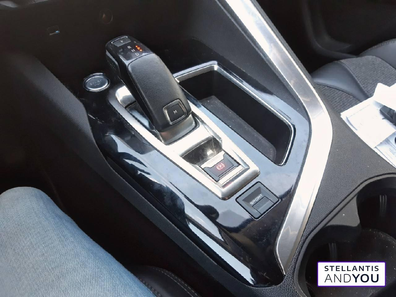 Peugeot 3008 1.2 puretech 130ch s&s eat6 allure — photo 18