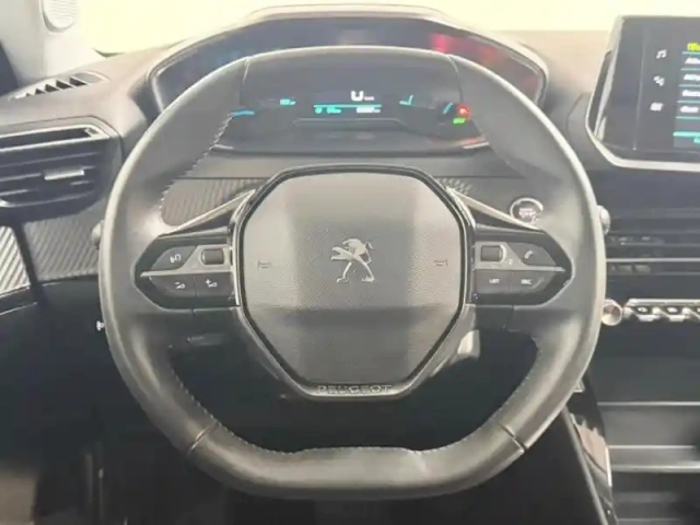 Peugeot 2008 e- 136ch style — photo 15