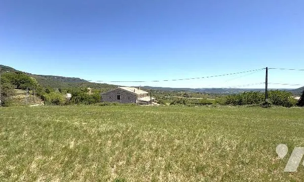 Terrain 887 m²