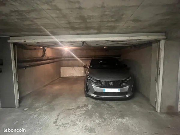 Box fermé Garage 2 places dans résidence Lyon 6 proche Massena