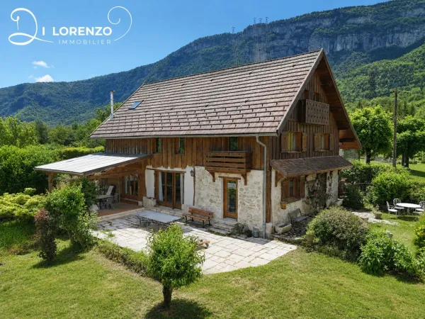 Maison 8 pièces 233 m²