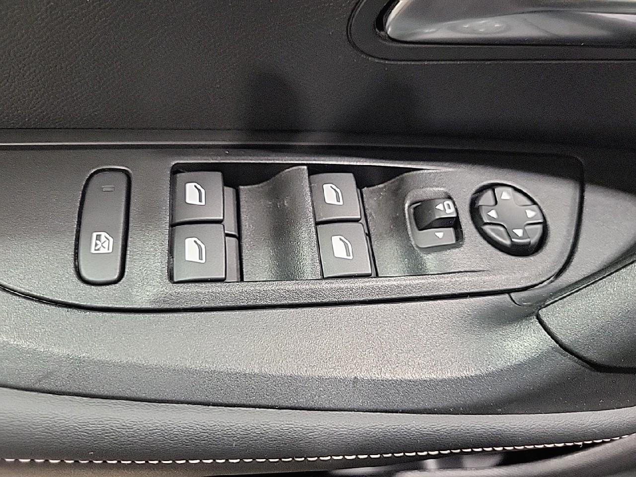 Peugeot 2008 hybrid 145 e-dcs6 allure — photo 23