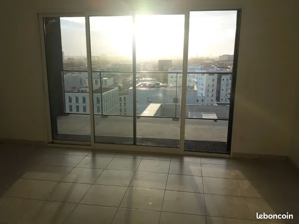 Appartement 3 pièces 64 m2 avec loggia 16m2 et place de parking - Gare Nantes Sud