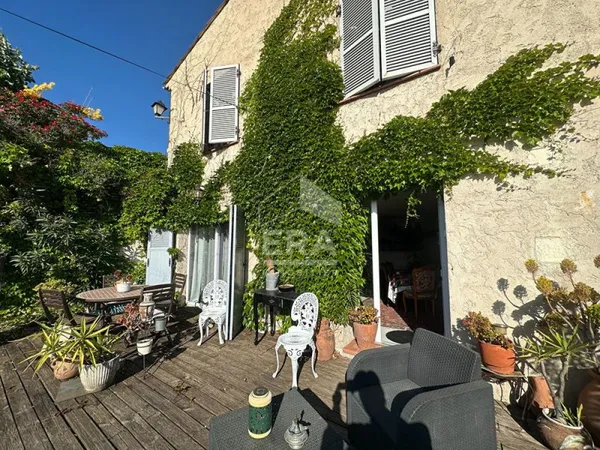 Bas de villa 85 m² avec 300 m² d'extérieur, sans charges, proche Val Fleuri à Cagnes-sur-Mer