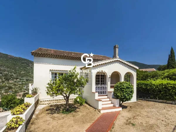 PRAMOUSQUIER - VILLA À RÉINVENTER À 800 M DE LA PLAGE, AU CALME ABSOLU