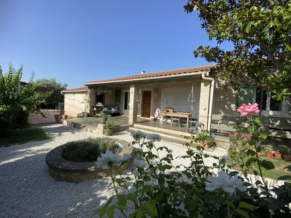 [Pertuis] Spacieuse Villa Familiale 193m² - 4 Ch. + Studio Indépendant, Piscine & Calme