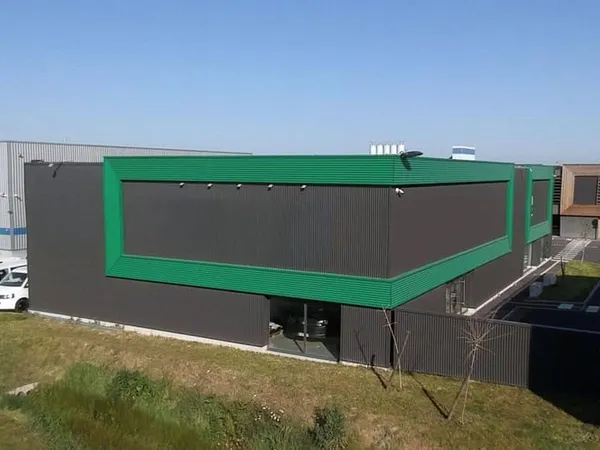 Local d'activité 810 m²