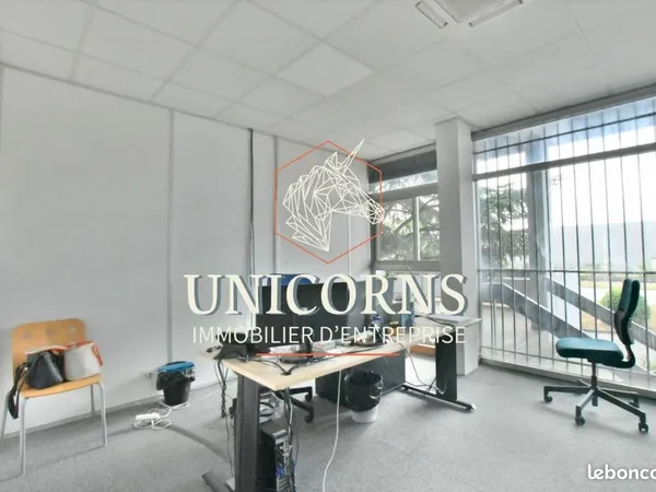 Bureau 1 700 m²