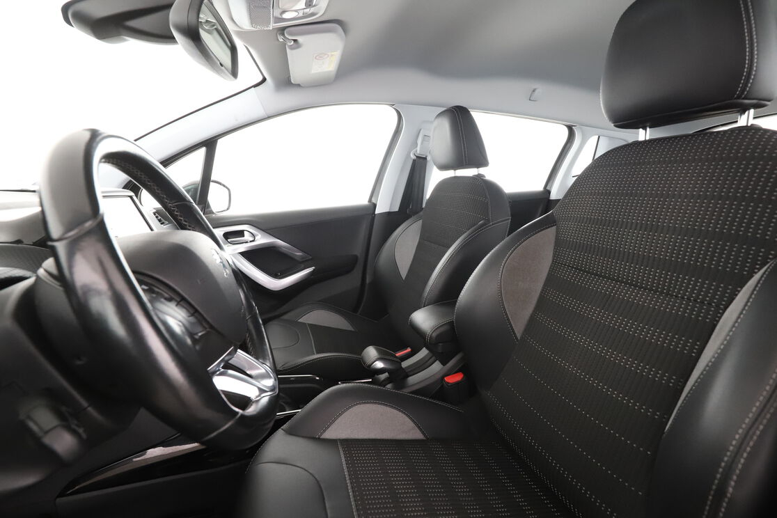 Peugeot 2008 1.5 Blue-HDi Allure EAT6 — photo 9