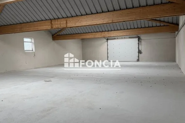 Local 1 pièce 539 m²