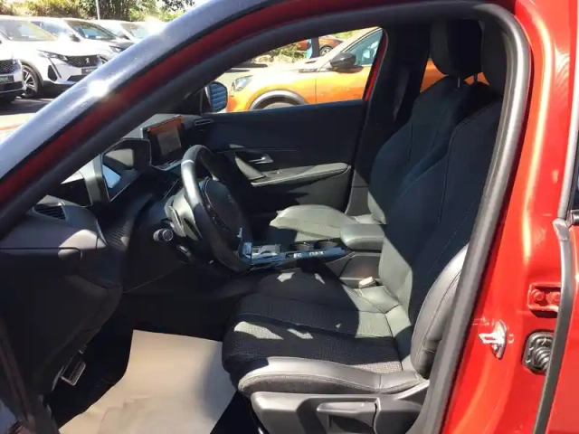 Peugeot 2008 puretech 130 s&amp;s eat8 — photo 14