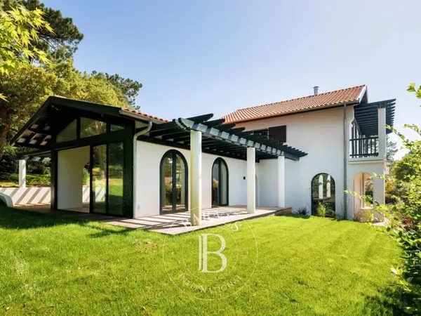 HOSSEGOR, MAGNIFIQUE VILLA À 2 PAS DU LAC