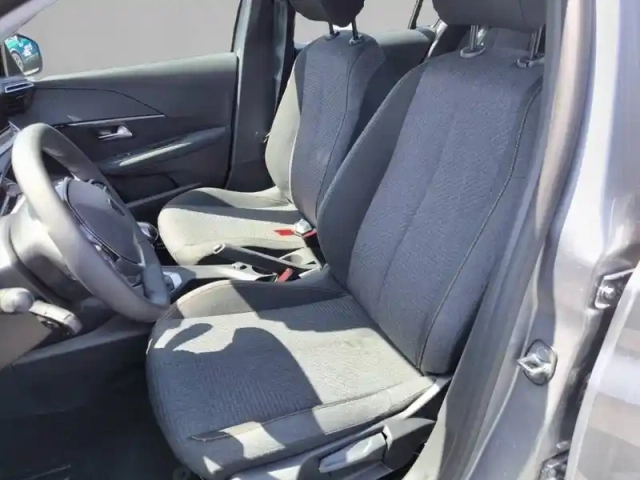 Peugeot 208 turbo 100 ch bvm6 — photo 11