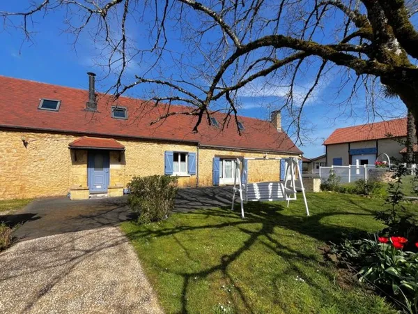 Belle propriété avec gîtes et piscine; à vendre. Très belles