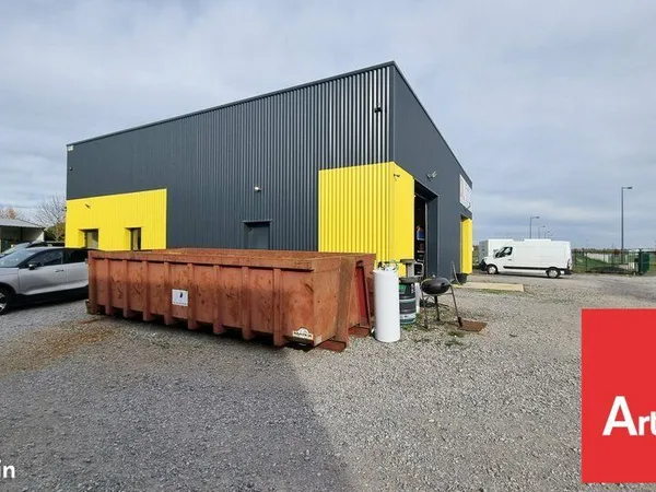 LOCAL D'ACTIVITE 250 m² VOUILLE
