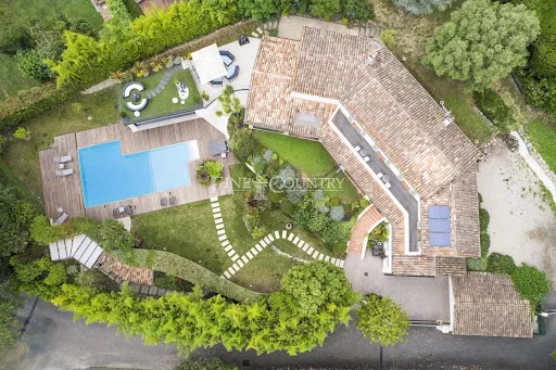 Villa 7 pièces 300 m²