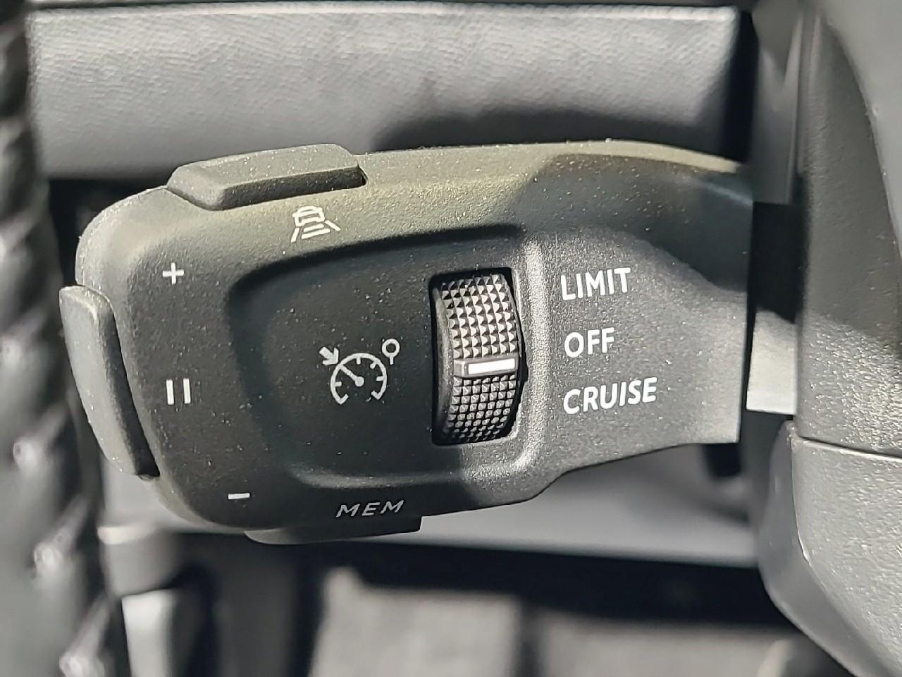 Peugeot 2008 hybrid 145 e-dcs6 allure — photo 24
