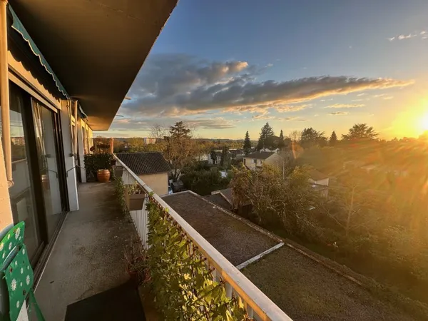 Vends appartement rénové avec vue