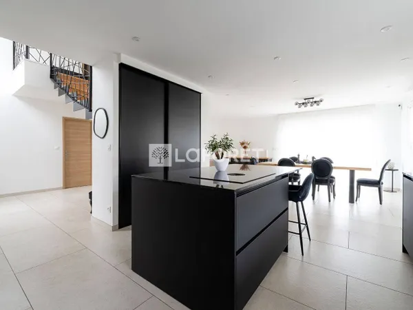 Maison 8 pièces 185 m²