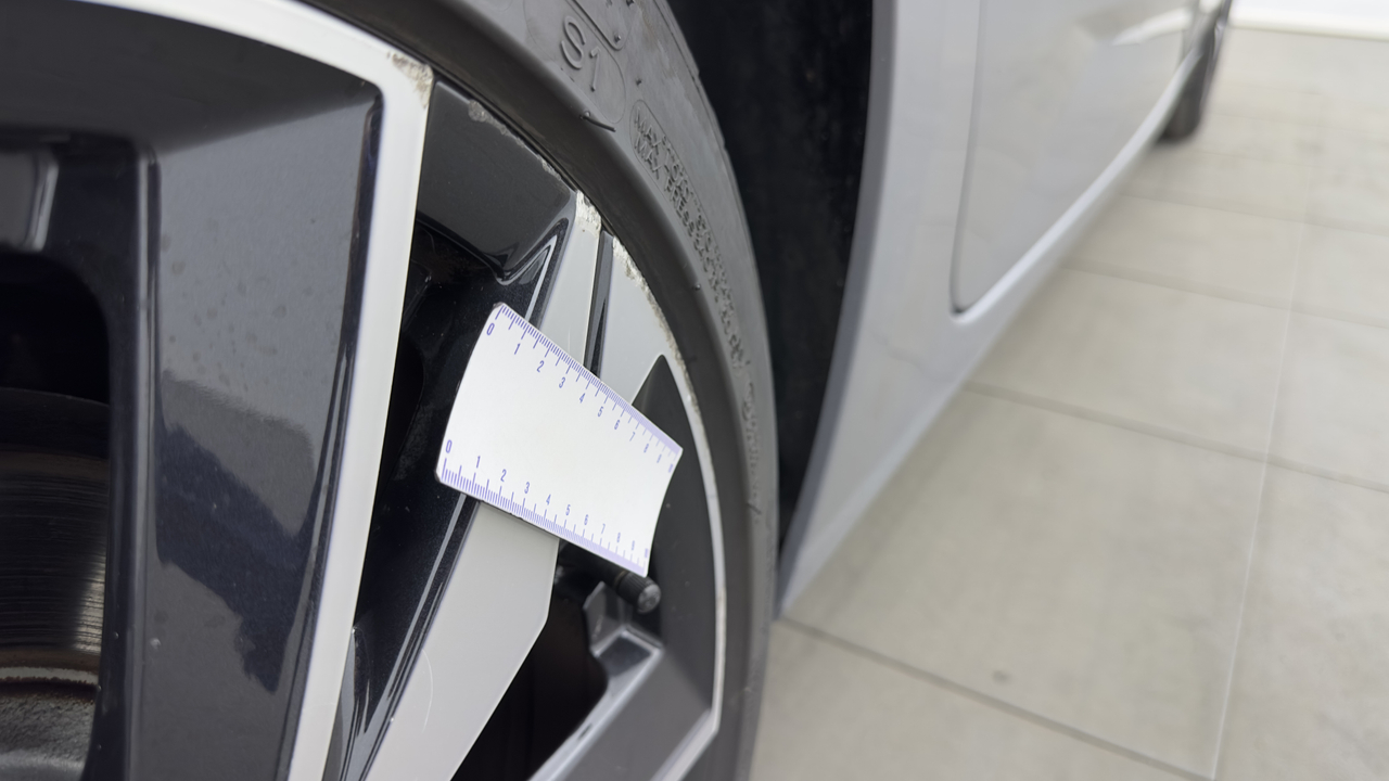 Peugeot 308 SW PHEV 180 e-EAT8 — photo 39