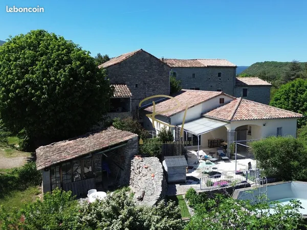 Propriété 7 pièces 147 m²