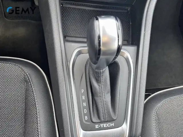 Renault Captur e-tech 145 - 21 — photo 21