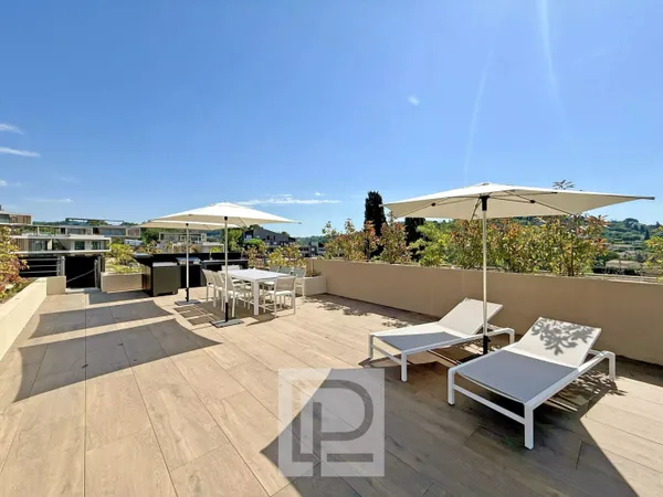 Dernier étage avec roof-top privatif - Domaine fermé - Proche ce