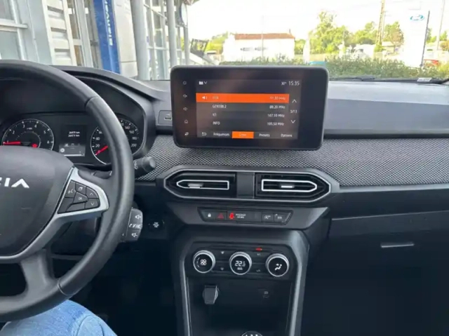 Dacia Sandero 1.0 tce 90ch journey — photo 30