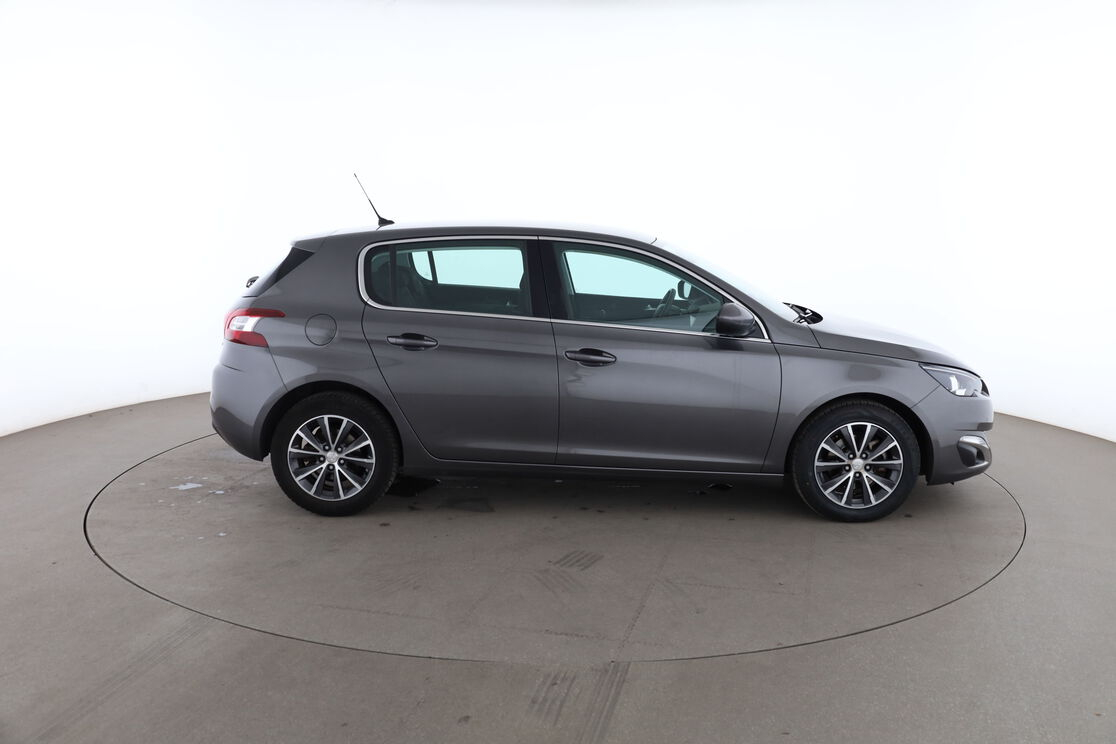 Peugeot 308 1.2 PureTech Allure EAT6 — photo 6