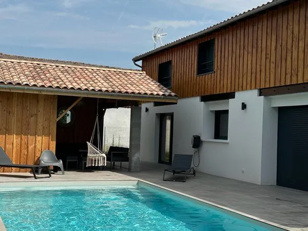 Maison piscine dépendances terrain 2503 m2