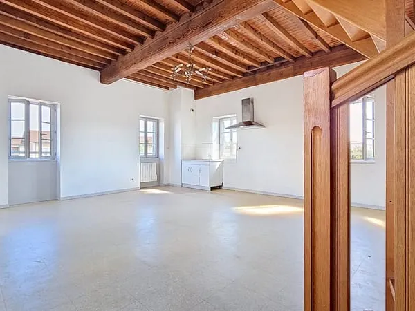 Appartement Duplex T4- 118m2 environ dont 97 m2 Carrez- Lot