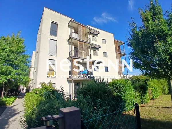 Appartement 2 Pièces avec ascenseur balcon cave parking et garage - 69800 SAINT PRIEST