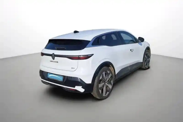 Renault Megane e-tech ev40 130ch standard charge — photo 5