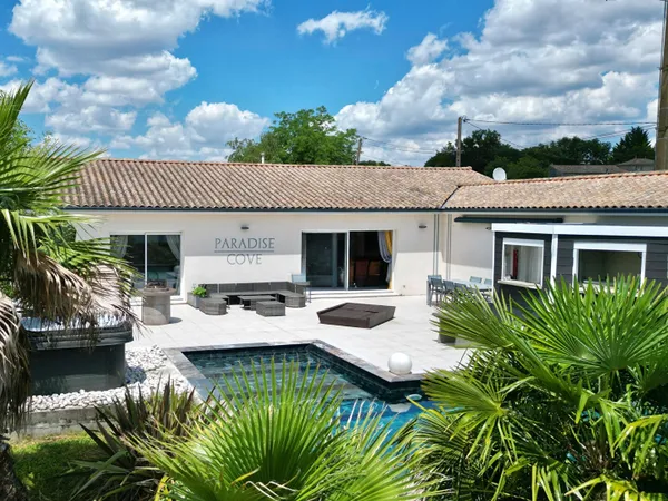 ? Très belle maison de plain-pied de 160 m2 avec piscine ?