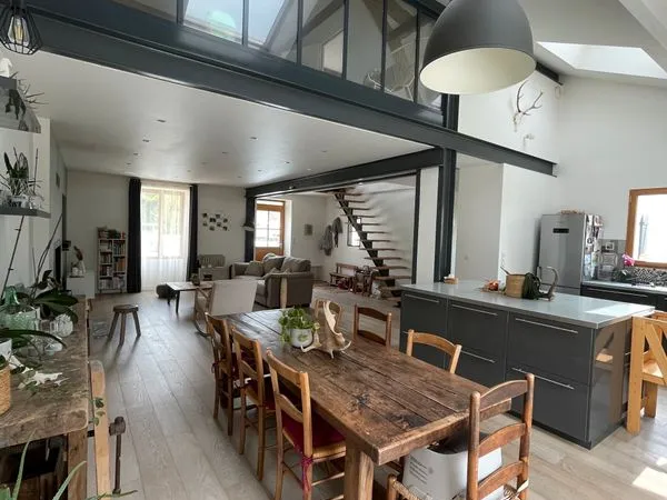 Magnifique corps de ferme rénové - 180 m² - 4 chambres - Dépendances 300m² - Terrain 2 393 m²