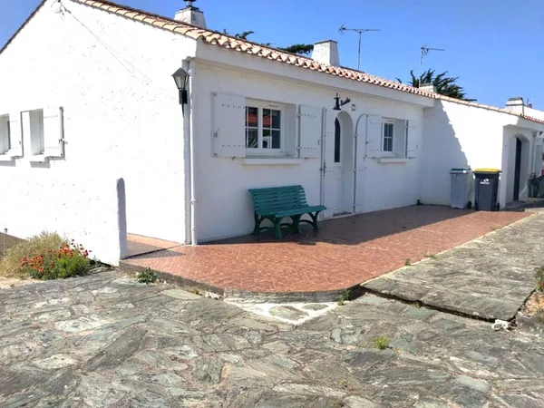 Superbe maison vendéenne 6 p  83m2 plain-pied calme à 350 m/mer dans lotissement privatif