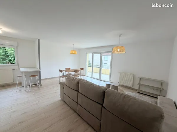 T2 meublé rénové 58 m² + terrasse /10 min à pied du centre