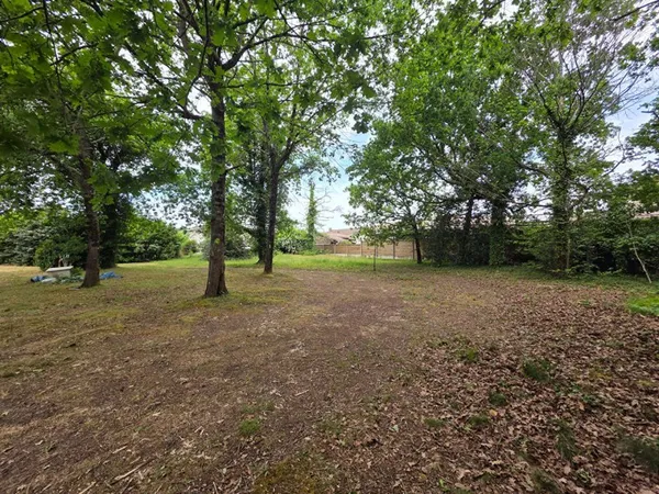 Terrain 850 m²