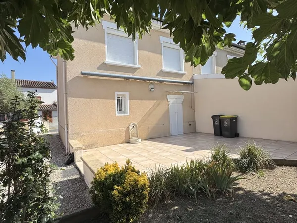 CHARMANTE MAISON DE VILLAGE AVEC TERRASSE ET JARDIN