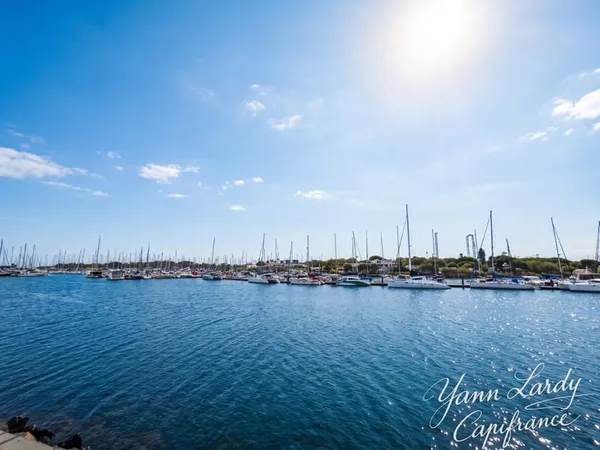 Exclusivité - Vue imprenable sur l'entrée et la sortie du port