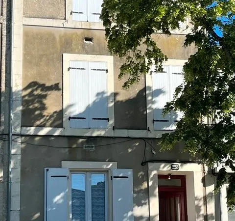 Immeuble de rapport 90 m² - 3 logements - Niort (Proche commerces)